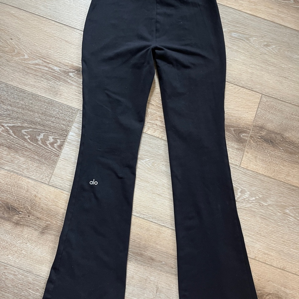 Alo Airbrush High Waist 7/8 Flutter Legging. Size M